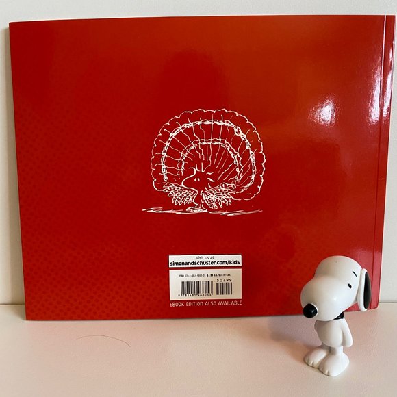 New Charlie Brown Thanksgiving w/PVC Snoopy figurine Charles Schulz  Kids Book - Picture 2 of 2